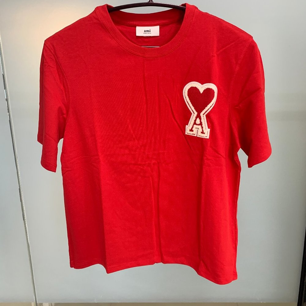 AMI red short sleeve T-shirt with embroidered heart fashion